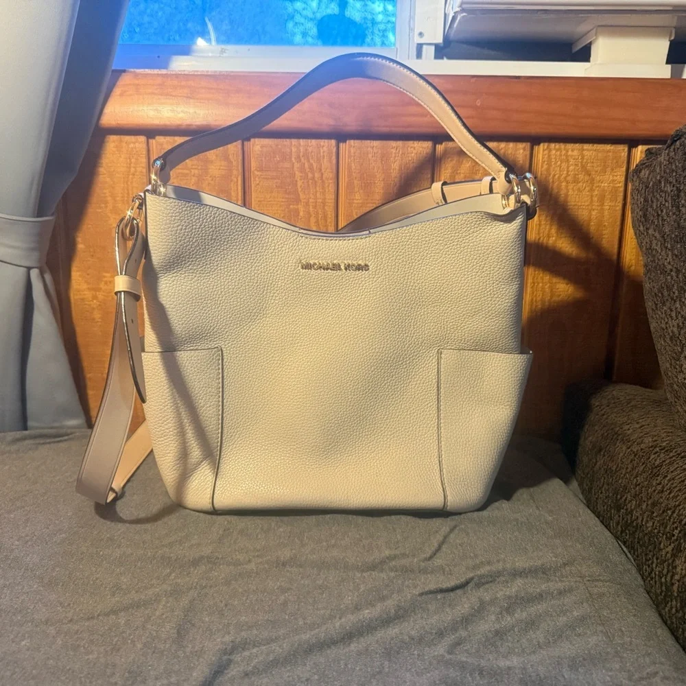 Michael Kors Cream Shoulder Bag - Picture 1 of 11